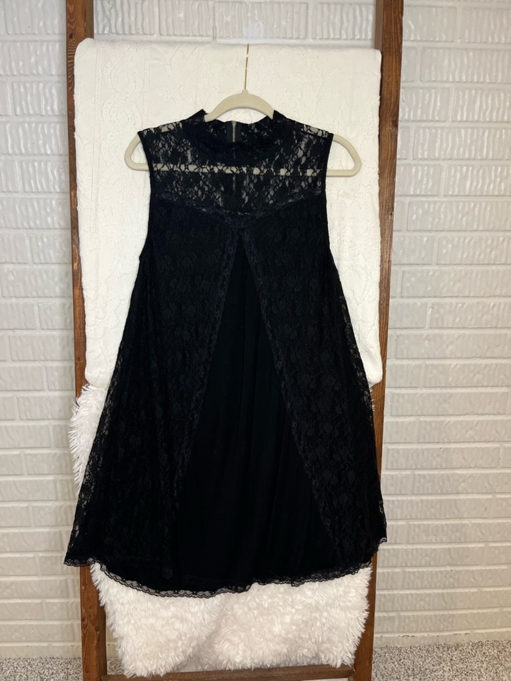 Black Lace Sleeveless Women’s Medium A-Line Dress